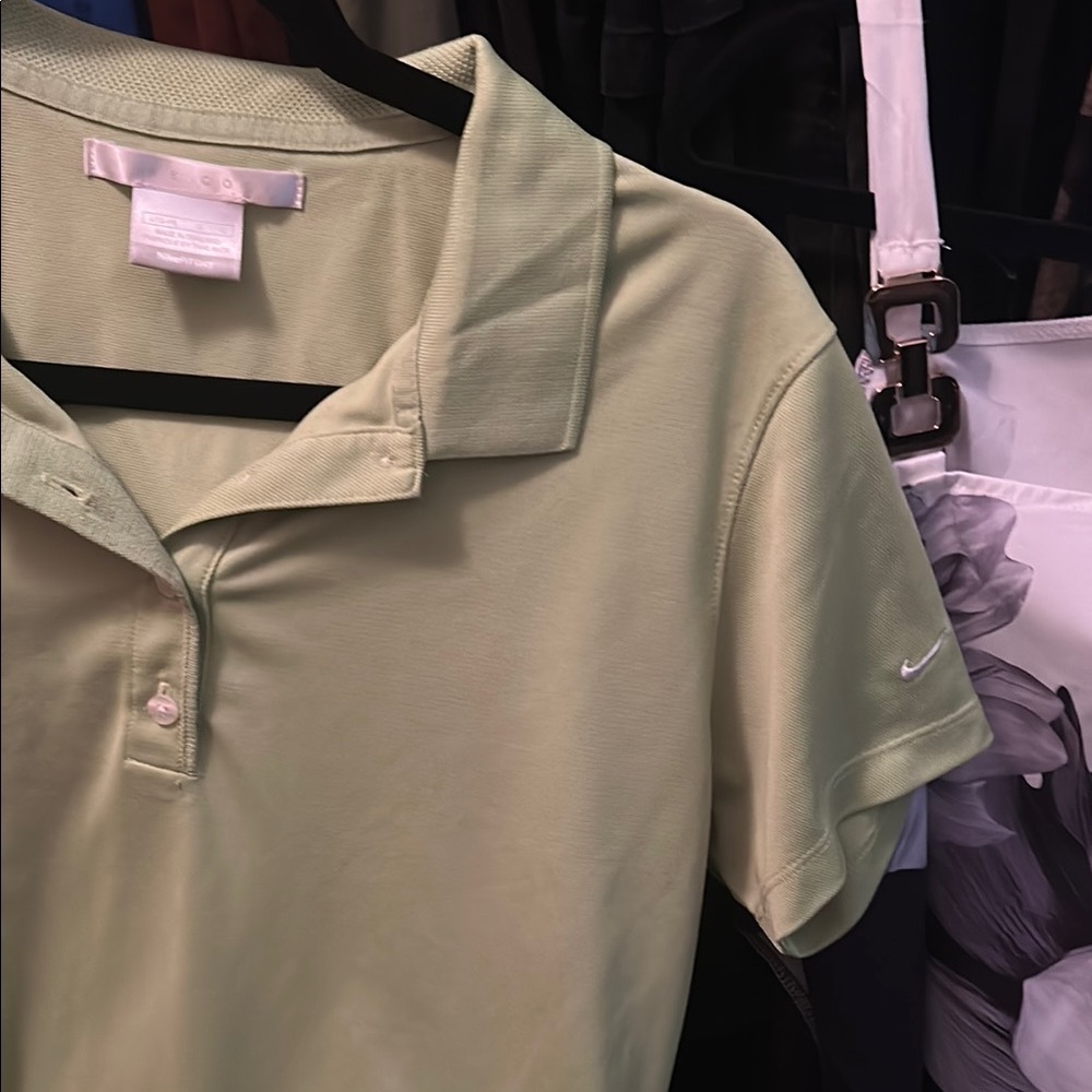 Nike Green Casual Button Down Shirt with Signature Style